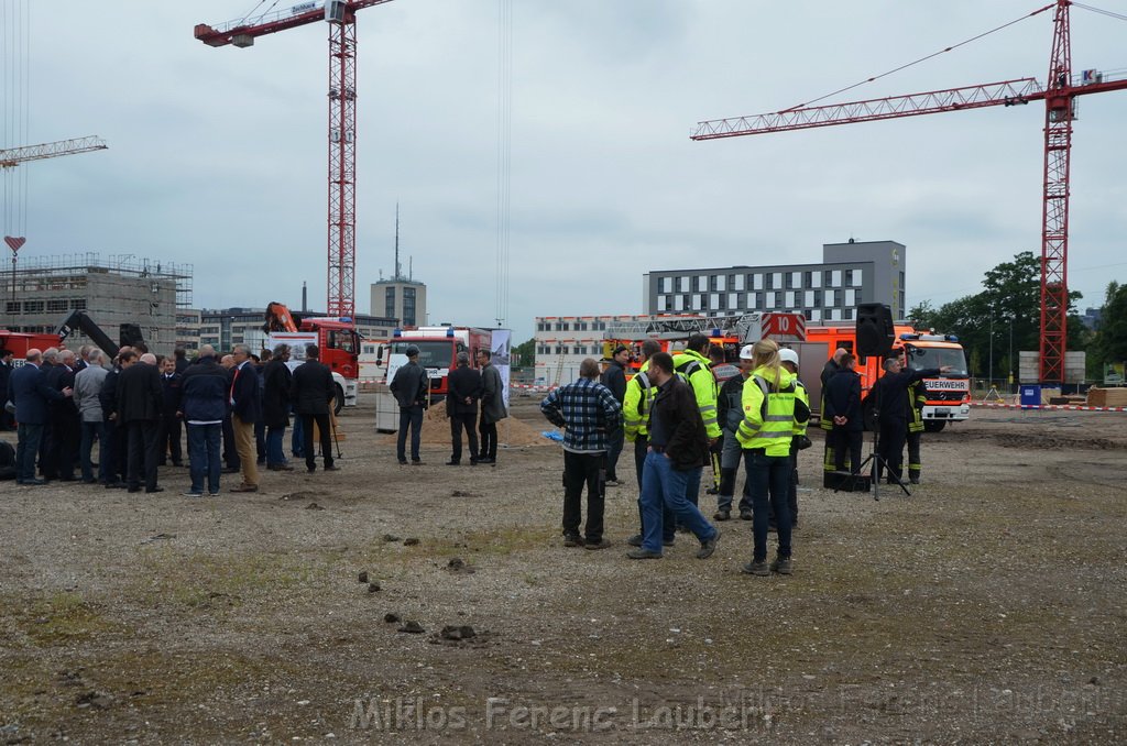 Erster Spatenstich Neues Feuerwehrzentrum Koeln Kalk Gummersbacherstr P062.JPG - Miklos Laubert